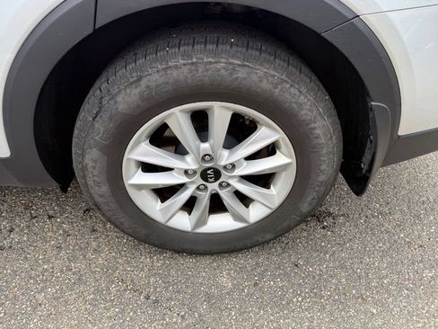 Used 2019 Kia Sorento AWD w/ LX Convenience Package image 15