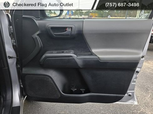Used 2016 Toyota Tacoma SR image 40