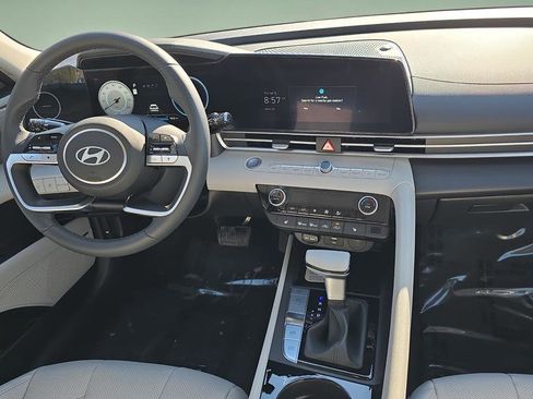 New 2026 Hyundai Elantra Limited FWD image 11
