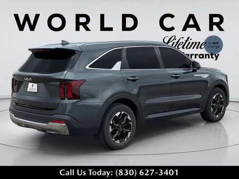 Used 2024 Kia Sorento S FWD image 7
