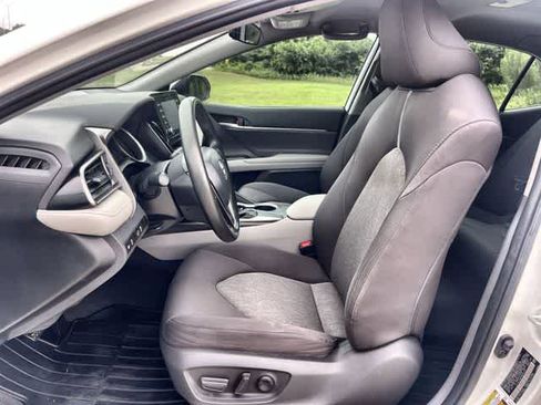 Used 2021 Toyota Camry LE FWD image 11