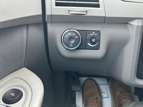 Used 2011 Chevrolet Traverse LS image 26