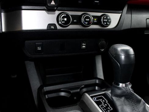 Used 2016 Toyota Tacoma SR5 image 19