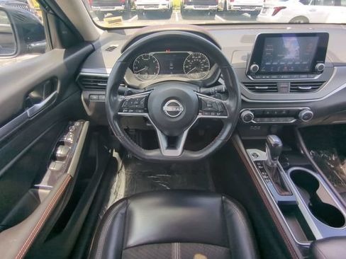 Used 2024 Nissan Altima 2.5 SR FWD image 17