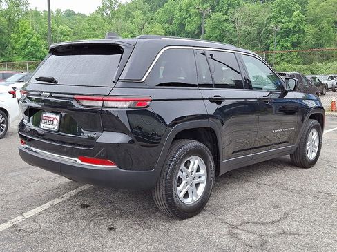 Used 2023 Jeep Grand Cherokee Laredo image 6