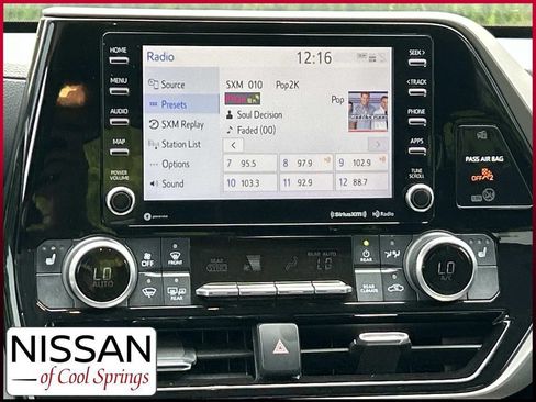 Used 2021 Toyota Highlander XLE FWD image 28