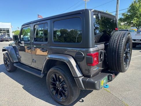 Used 2023 Jeep Wrangler Unlimited Sahara AWD/4WD image 18