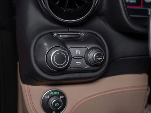 Used 2020 Ferrari Portofino image 19