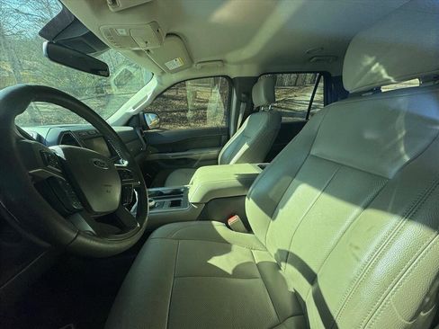 Used 2020 Ford Expedition XLT w/ Equipment Group 202A image 9