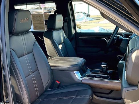 Used 2025 Chevrolet Silverado 1500 High Country w/ Technology Package AWD/4WD image 8