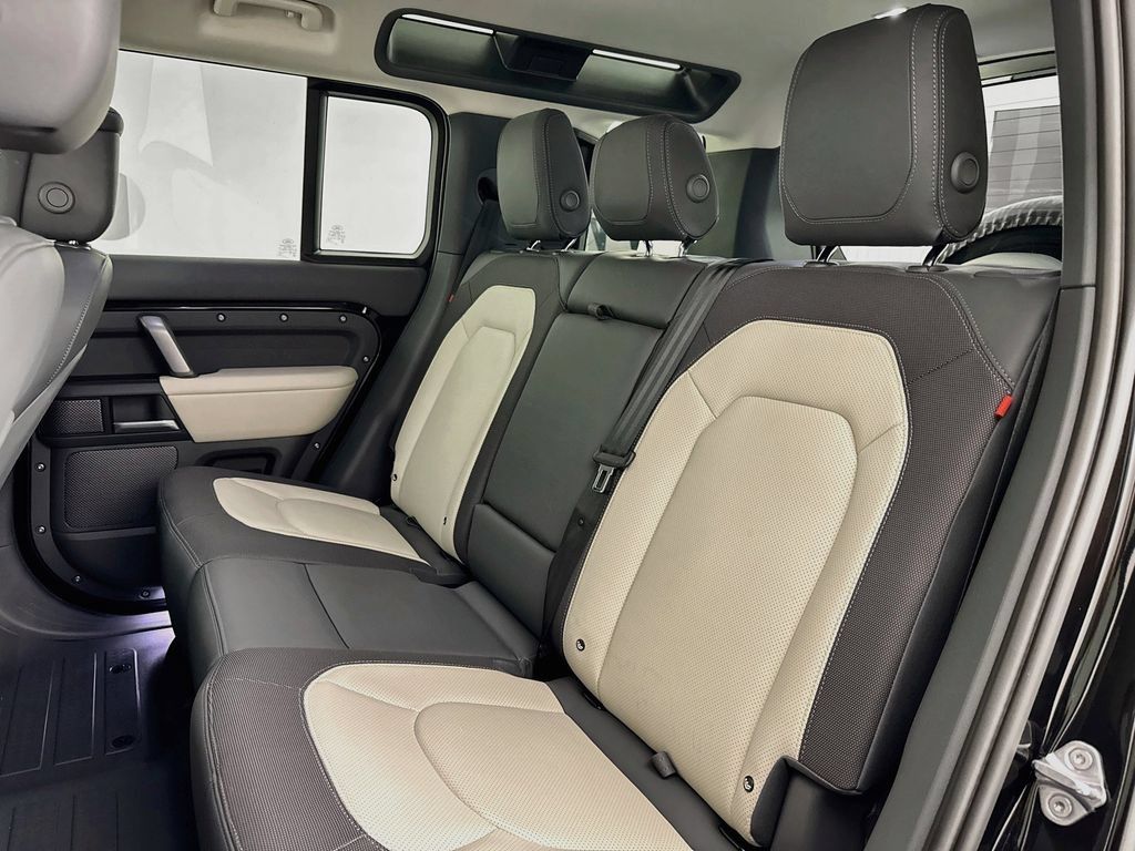 Certified 2024 Land Rover Defender 110 X-Dynamic SE AWD/4WD image 25