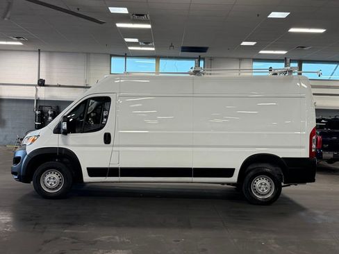 Used 2024 RAM ProMaster 2500 w/ Convenience Group image 16