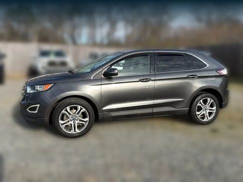 Used 2017 Ford Edge Titanium FWD image 3