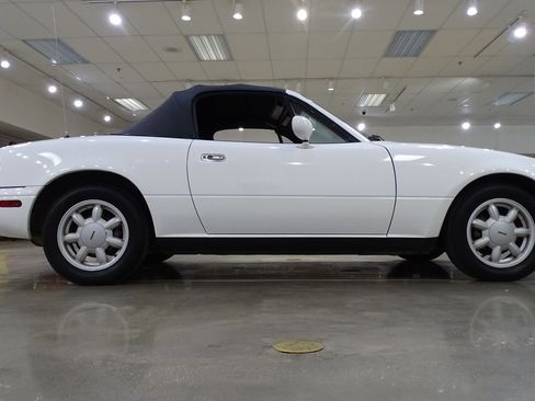 Used 1991 MAZDA MX-5 Miata RWD image 19