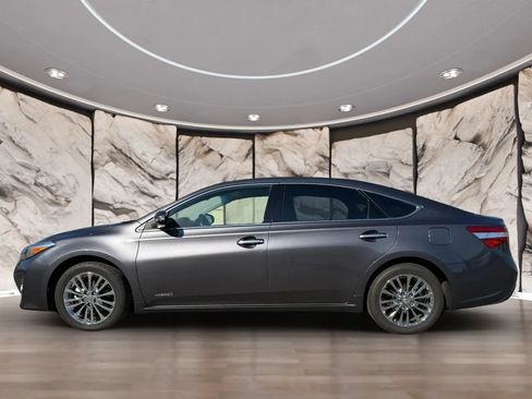 Used 2013 Toyota Avalon Limited w/ Technology Pkg FWD image 5