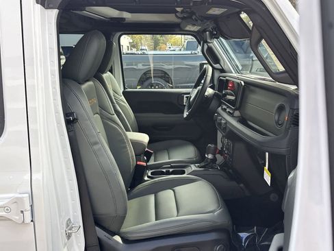 New 2026 Jeep Gladiator Mojave image 9