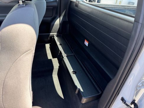 Used 2017 Toyota Tacoma SR RWD image 18