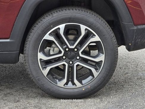 Used 2022 Jeep Compass Limited image 11