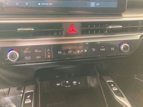 Certified 2024 Kia Sorento S image 8