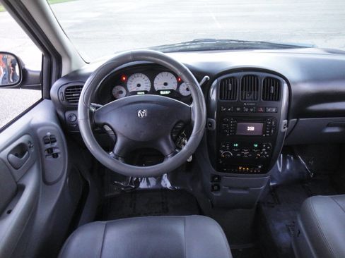 Used 2007 Dodge Grand Caravan SXT w/ Leather Interior Group image 17