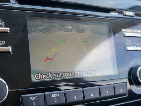 Used 2018 Nissan Rogue Sport S w/ S Appearance Package FWD image 11