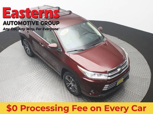 Used 2018 Toyota Highlander Plus AWD/4WD image 3