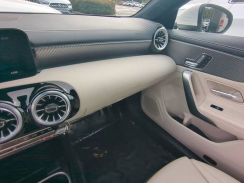 Used 2025 Mercedes-Benz CLA 250 image 4