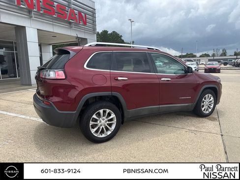 Used 2019 Jeep Cherokee Latitude w/ Popular Appearance Group FWD image 7
