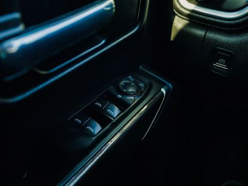 Used 2021 Chevrolet Silverado 1500 LT image 12