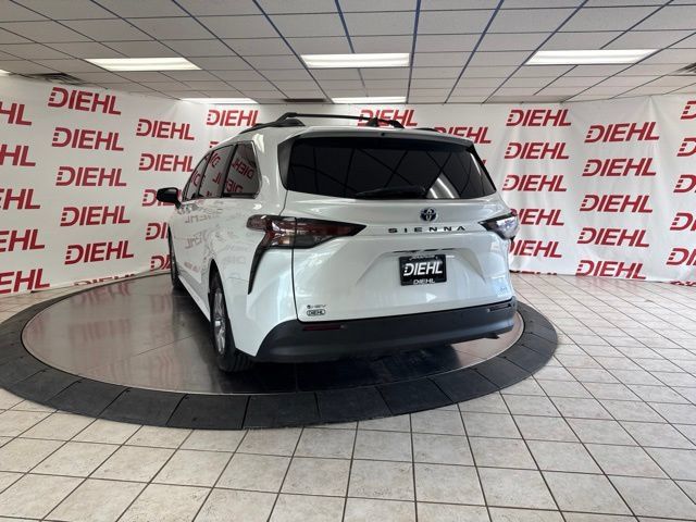 Used 2025 Toyota Sienna XLE w/ XLE Plus Package FWD image 21