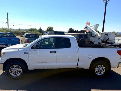 Used 2013 Toyota Tundra 4x4 Double Cab w/ Tow Pkg image 5