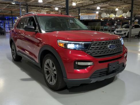 Used 2022 Ford Explorer XLT w/ Equipment Group 202A AWD/4WD image 5