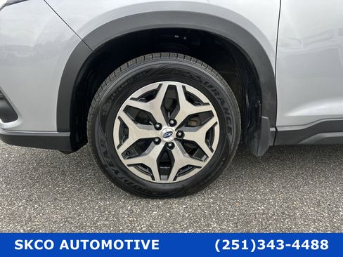 Used 2022 Subaru Forester Premium image 9