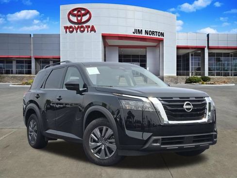 Used 2025 Nissan Pathfinder SV FWD image 1