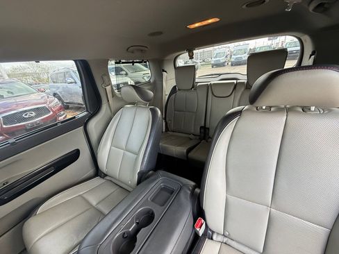 Used 2017 Kia Sedona EX image 8