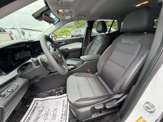 Certified 2025 Chevrolet Trax LT FWD image 30