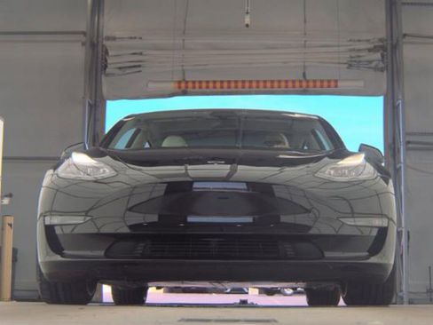 Used 2023 Tesla Model 3 Performance image 3