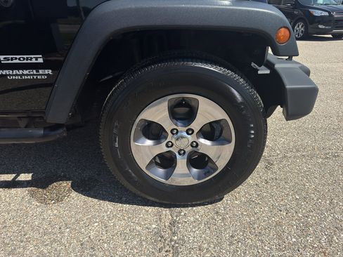Used 2017 Jeep Wrangler Unlimited Sport w/ Quick Order Package 24S AWD/4WD image 13