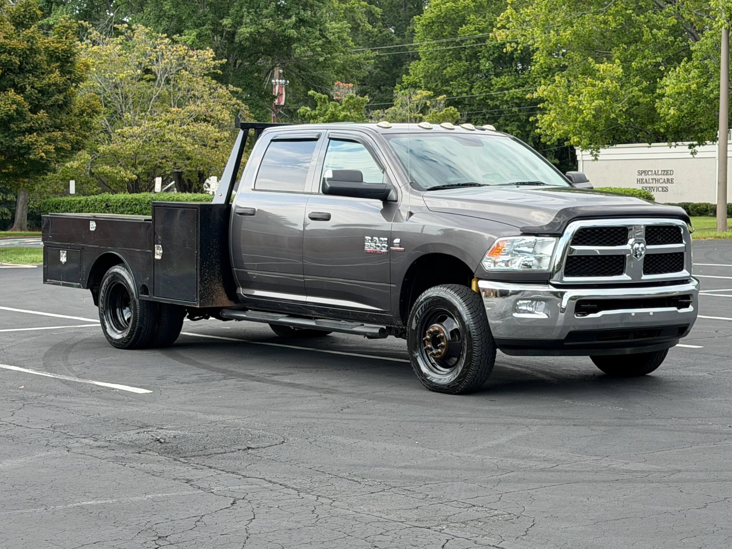 Used 2018 RAM 3500 Tradesman w/ Chrome Appearance Group AWD/4WD image 4