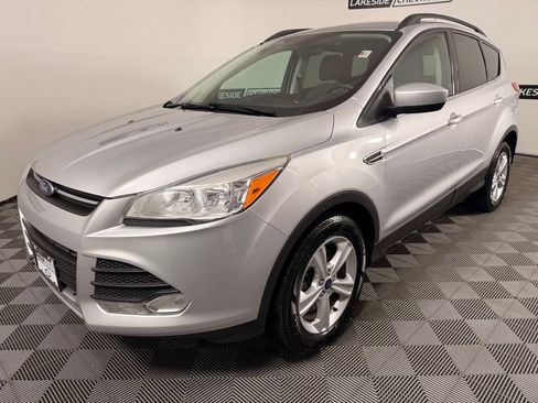 Used 2016 Ford Escape SE w/ Equipment Group 201A AWD/4WD image 2