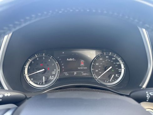 Used 2021 Toyota Highlander XLE image 19