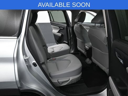 Used 2022 Toyota Highlander XLE AWD/4WD image 33
