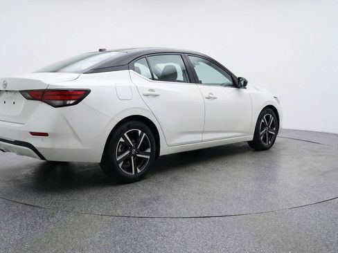 Used 2025 Nissan Sentra SV image 9