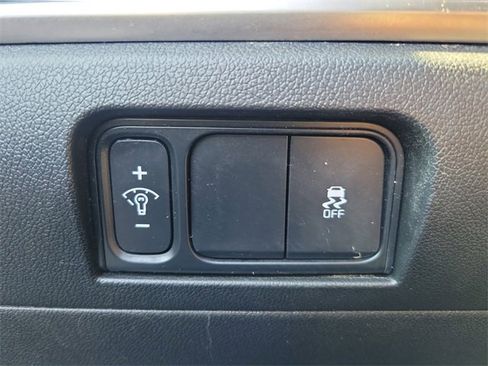 Certified 2025 Kia Sorento S image 33