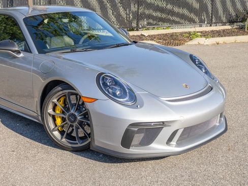 Used 2018 Porsche 911 GT3 RWD image 12