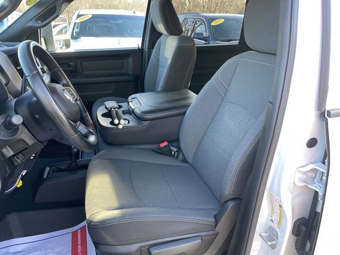 Used 2024 RAM 3500 Tradesman w/ Chrome Appearance Group image 11