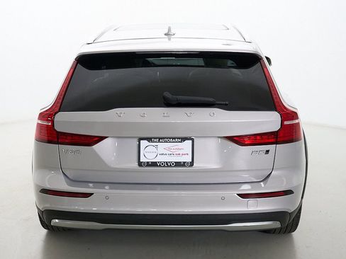 Certified 2025 Volvo V60 B5 Cross Country Ultra w/ Climate Package AWD/4WD image 8