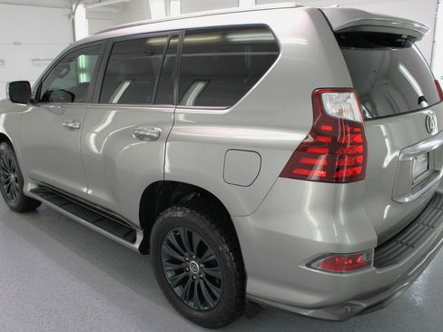 Used 2022 Lexus GX 460 Premium w/ Accessory Package AWD/4WD image 6