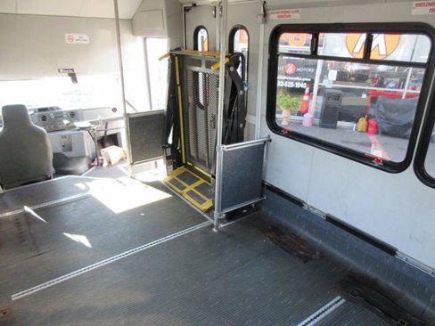 Used 2014 Ford E-350 and Econoline 350 Super Duty image 9