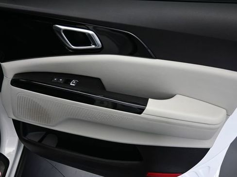 Used 2024 Kia Carnival EX image 35